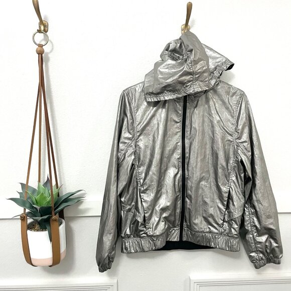 Lululemon Get Stellar Jacket Titanium Foil Windbreaker Hood Silver Size 10 - Picture 2 of 7